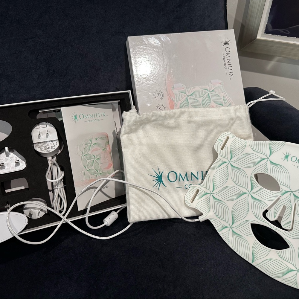 Contour LED Face Mask